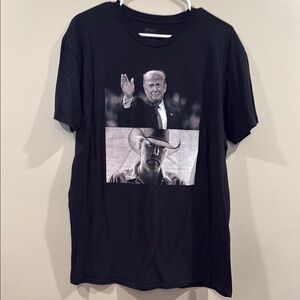 Gildan Black Short Sleeve Tee with Vintage Print